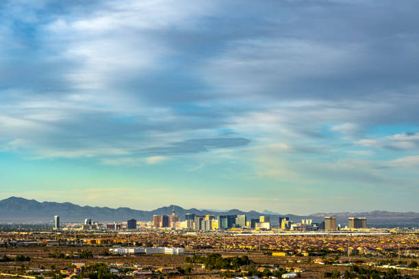 panorama della valle di las vegas al crepuscolo - citycenter foto e immagini stock