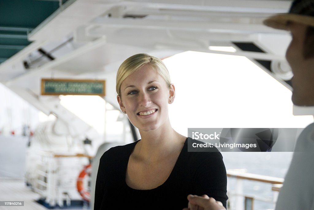 Joli couple sur un bateau de croisière - Photo de Adulte libre de droits