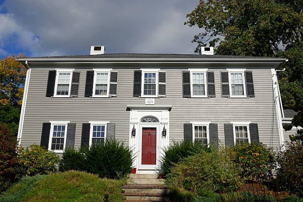 istock Gray Georgian-style Colonial 117840306