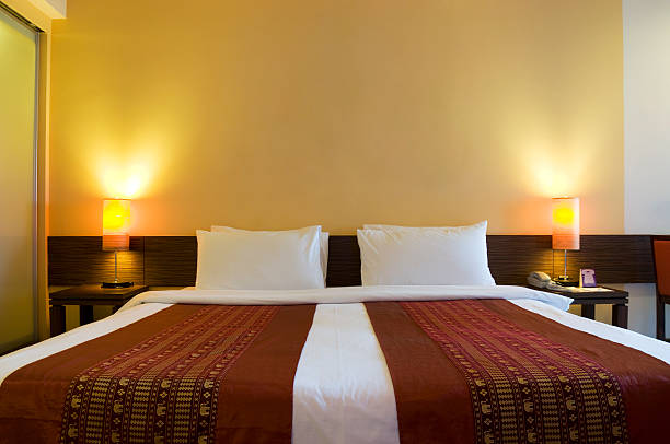 hotel sypialnia - bed and breakfast inn lamp bed zdjęcia i obrazy z banku zdjęć