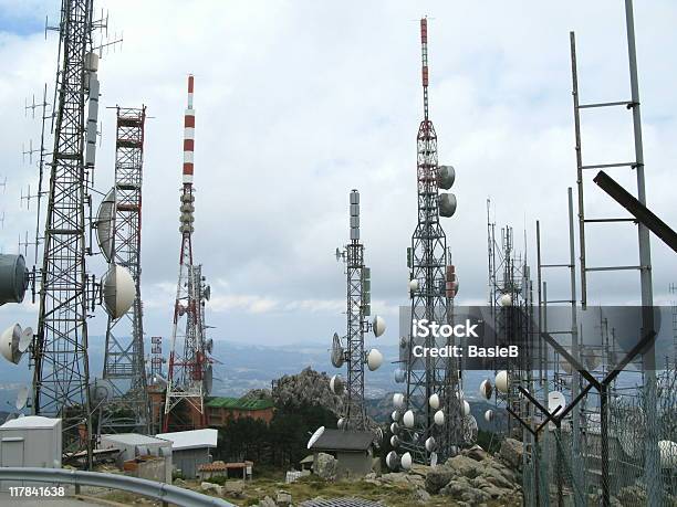 Communications Tower Stockfoto und mehr Bilder von Antenne - Antenne, Bedeckter Himmel, Drahtlose Technologie
