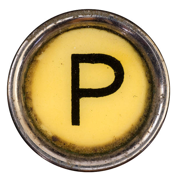 клавиша пишущей машинки p - letter p typewriter key old fashioned typescript стоковые фото и изображения
