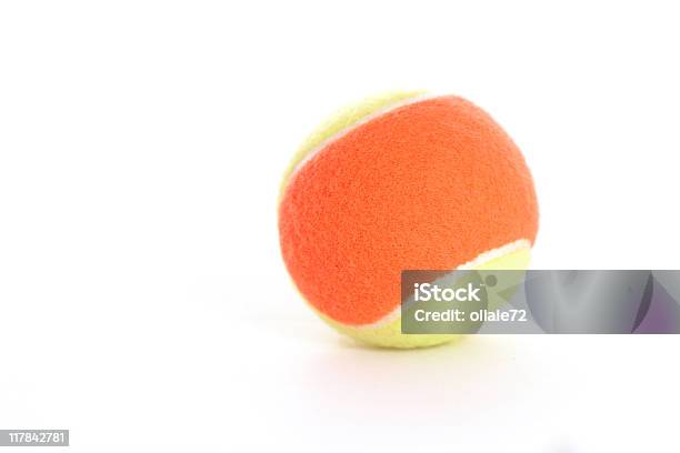テニスボール - テニスのストックフォトや画像を多数ご用意 - テニス, 赤, 白背景