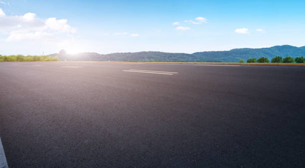 istock Skyline of road surface and urban architectural landscape 1178459540