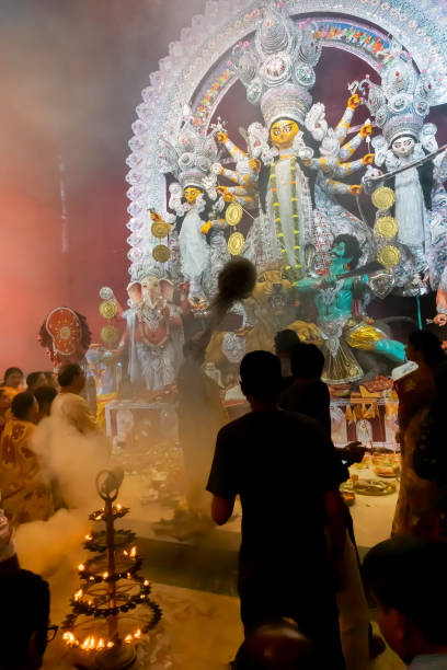 두르가 푸자 축제, 인도 - hinduism goddess ceremony india 뉴스 사진 이미지