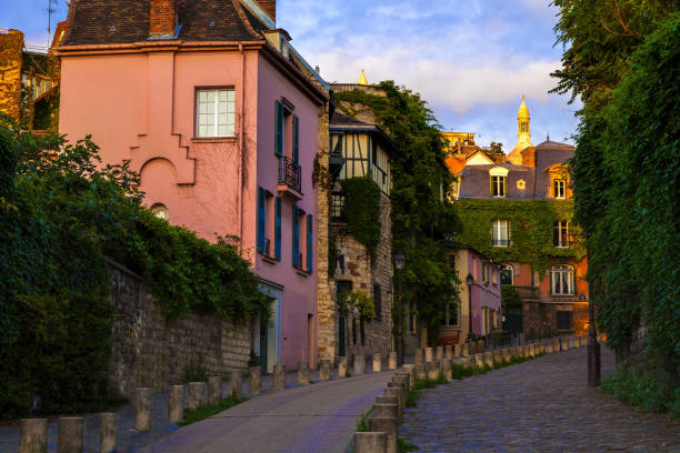 istock Montmartre Street in the Evening 1178475392