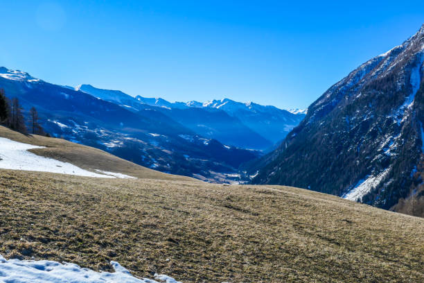 heiligenblut - wiosna nadchodzi do wysokich alp - glacier himalayas frozen lake zdjęcia i obrazy z banku zdjęć