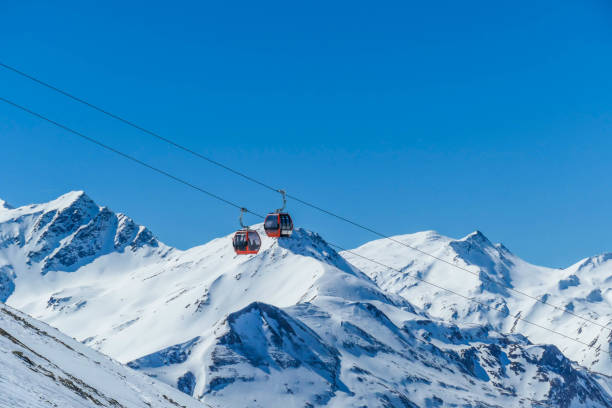 istock Heiligenblut - Gondola going up and down above the snowy peaks 1178487793