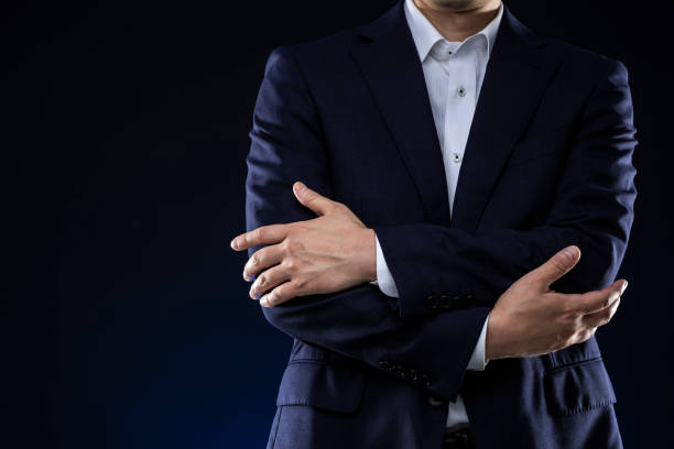 mano maschile in giacca e cravatta - obscured face immagine foto e immagini stock