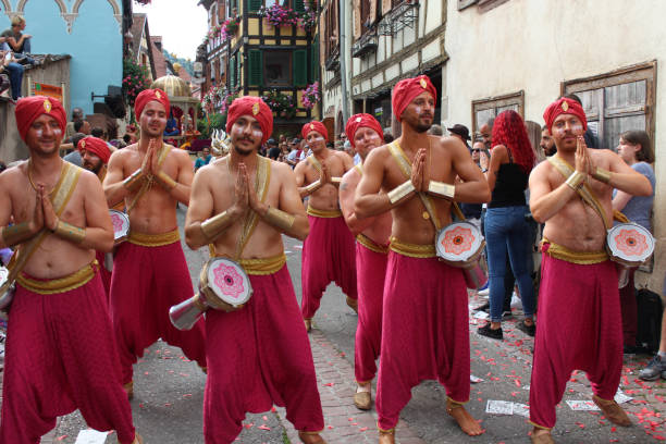 musicians performing with on the streets of fort kochi, india - carnival spirit imagens e fotografias de stock