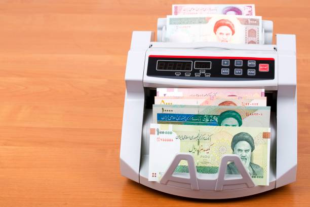 iranian rial in a counting machine - iranian currency imagens e fotografias de stock