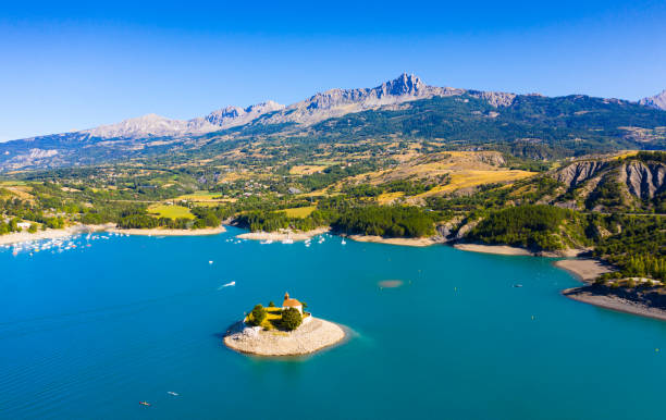 Serre-Poncon Lake, France Picturesque view over artificial lake of Lac de Serre-Poncon in departments of Hautes-Alpes and Alpes-de-Haute-Provence, France hautes alpes photos stock pictures, royalty-free photos & images