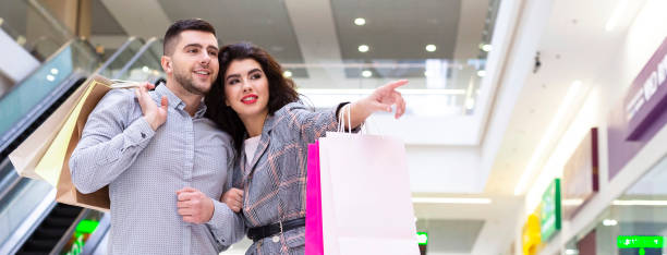 istock Man shopping in mall and using phone, copy space 1178524660