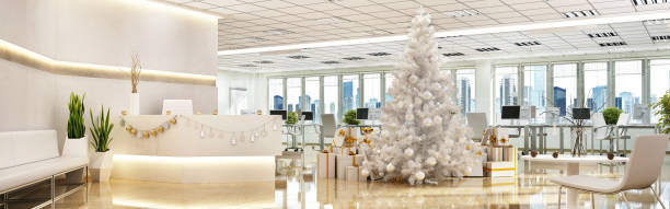 arbre de noel dans l'intérieur de bureau - christmas window santa claus lighting equipment photos et images de collection