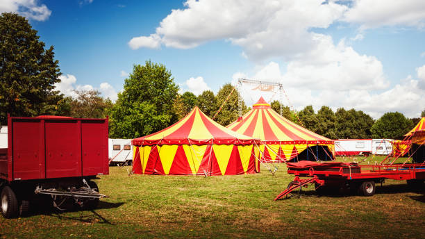 Free picture: circus, structure, vehicle, blue sky, grass, outdoor