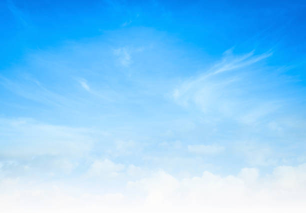 ciel bleu et nuages blancs - sky spring sunlight clear sky photos et images de collection