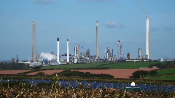 Oil Refinery on the Milford Haven, Pembrokeshire, Wales, UK Oil Refinery on the Milford Haven, Pembrokeshire, Wales, UK milford haven stock pictures, royalty-free photos & images