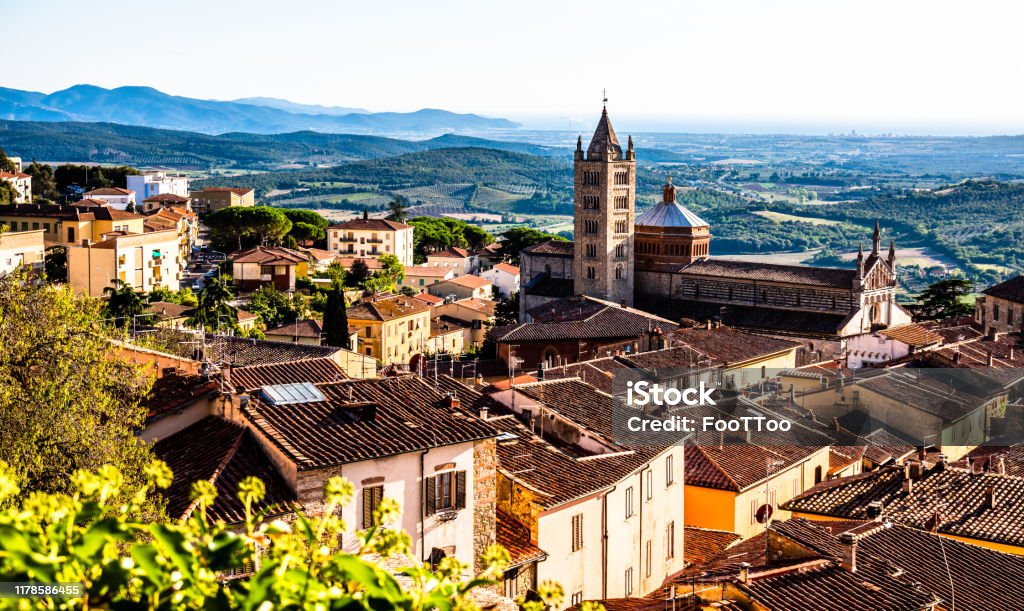 Phố cổ massa marittima ở Ý - Trả phí Bản quyền Một lần Ban ngày Bức ảnh sẵn có Phố cổ massa marittima ở Ý - Trả phí Bản quyền Một lần Ban ngày Bức ảnh sẵn có