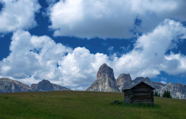 dolomites - clear sky contrasts cloud high contrast imagens e fotografias de stock