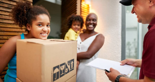 istock Girl pleased with the delivery 1178603217