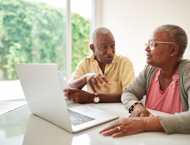 istock Discussing over their monthly budget 1178603311