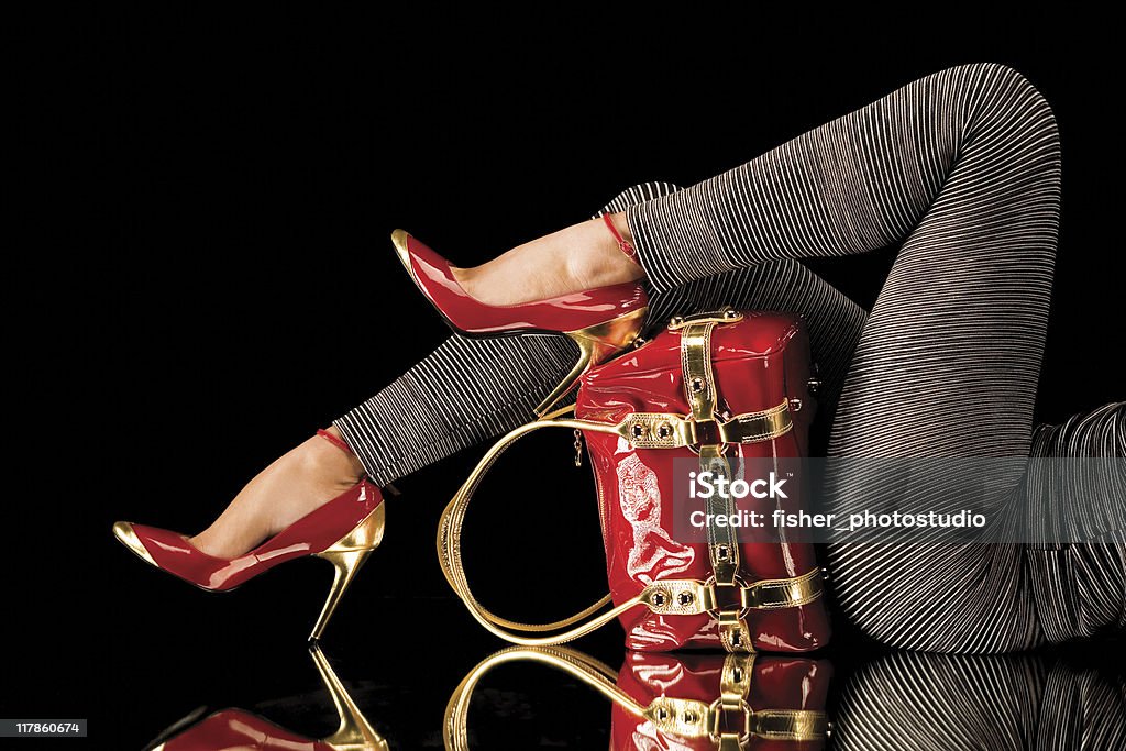 Scarpe rosse, borsa coordinata - Foto stock royalty-free di Sensualità