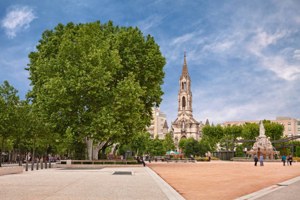 프랑스 님스: 가든 스퀘어 에스플러네이드 샤를 드골 - ornamental garden cathedral church formal garden 뉴스 사진 이미지