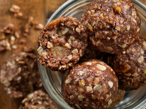 Cocoa and Oat Energy Balls