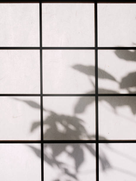 日本の伝統的な紙のドアや窓「障子」 - ふすま ストックフォトと画像