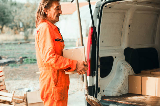 istock Portrait of a smiling deliverer 1178646999
