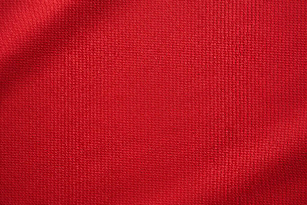 赤いスポーツ服生地サッカージャージテクスチャクローズアップ - ナイロン ストックフォトと画像