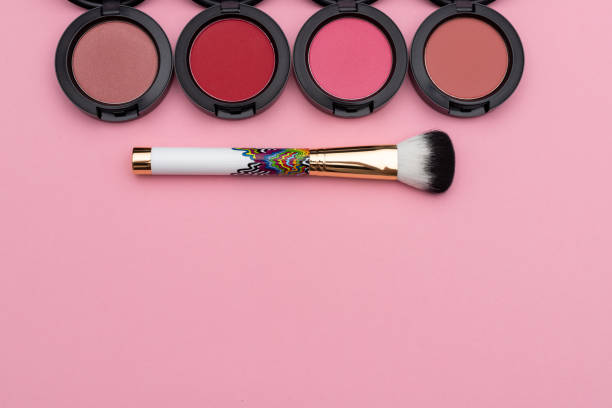 istock Compacts with rouges near trendy brush 1178672249