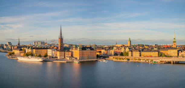 vista panoramica di gamla stan di stoccolma - stockholm panoramic bridge city foto e immagini stock