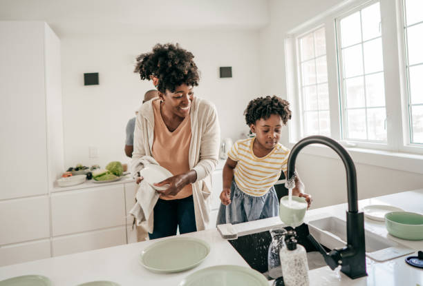 istock Brazilian family in the kitchen 1178683430