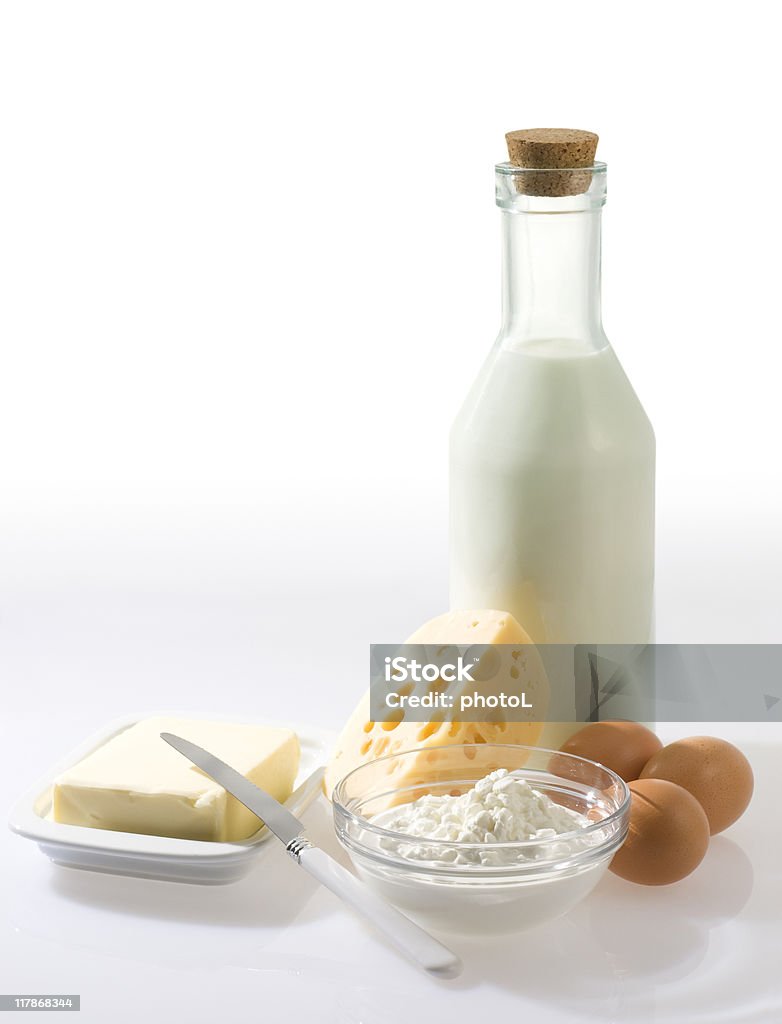 Prodotti lattiero-caseari e marrone uova. - Foto stock royalty-free di Bibita