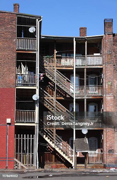 Urbanes Wohnen Stockfoto und mehr Bilder von Architektur - Architektur, Armut, Außenaufnahme von Gebäuden