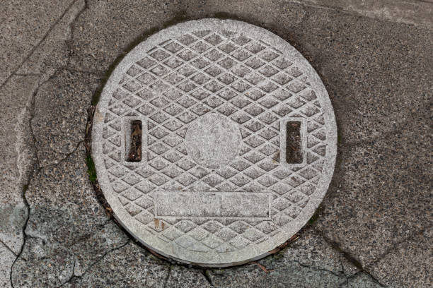 Rounded manhole cap Rusty manhole cap, grunge manhole cover sewer lid stock pictures, royalty-free photos & images