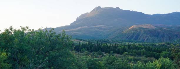 istock Mount Demerdzhi at sunset 1178717211