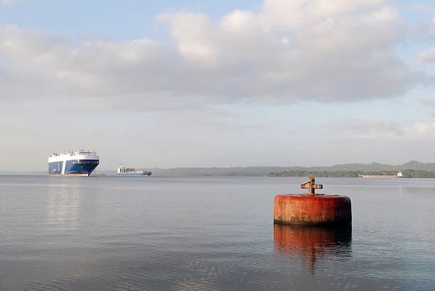 파나마운하 - panama canal panama global finance container ship 뉴스 사진 이미지