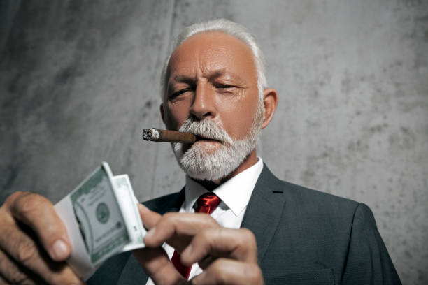 homme d'affaires avec le cigare et le billet d'un dollar - tail coat photos photos et images de collection