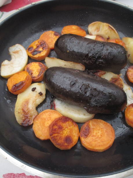 istock Black pudding with onions served with apple and sweet potato 1178762866