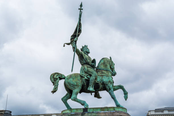 istock Monument to Godefroid (Godefroy) de Bouillon on Royal Square in Brussels 1178763074
