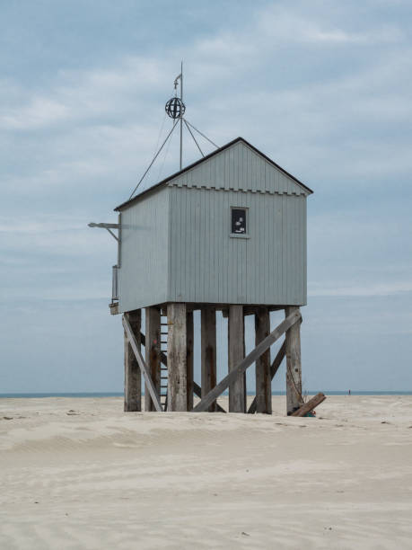 istock Emergency shelter on the beach of Terschelling, Netherlands 1178764300