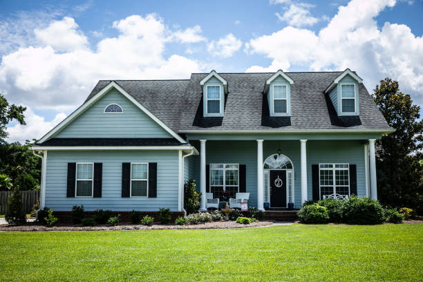 istock Front View of blue house with siding in the suburbs 1178764856