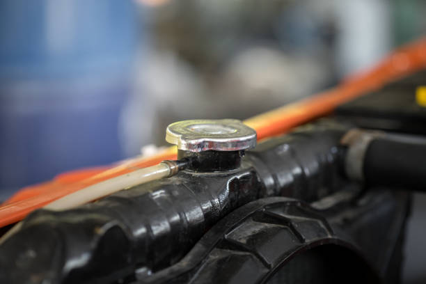 vintage car 's coolant storage valve. - pressure gauge audio imagens e fotografias de stock