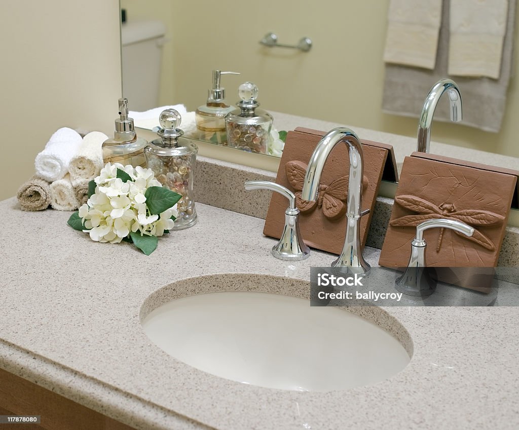 Lavabo de salle de bains - Photo de Article de toilette libre de droits