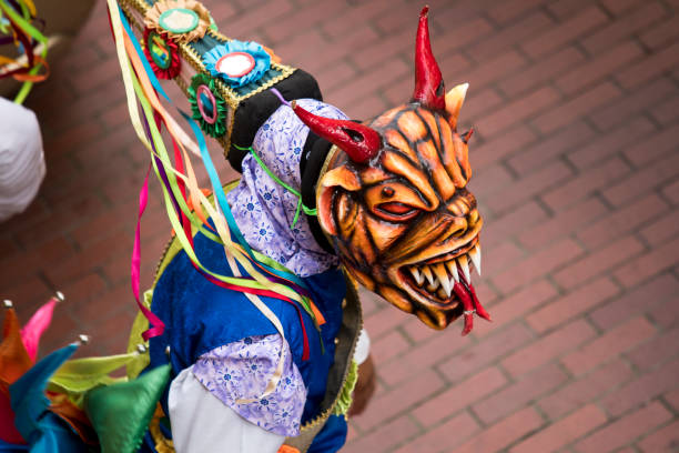 diablicos, las típicas máscaras de carnaval en panamá - panama fotografías e imágenes de stock