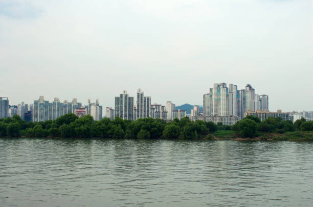 istock Hang river in Seoul in the evening 1178786483
