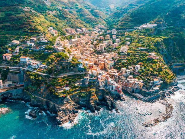 Town in mountains towering over tranquil sea,  Cinque Terre, Italy Aerial view of town in mountains towering over tranquil sea,  Cinque Terre, Italy liguria photos stock pictures, royalty-free photos & images
