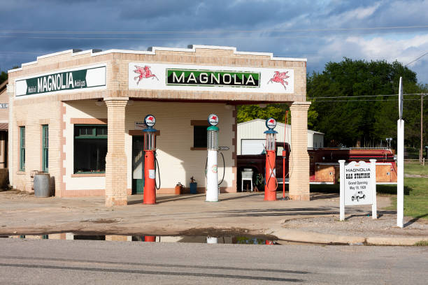 Old Magnolia Gas Station in Shamrock, Texas The Magnolia Gas Station in Shamrock, Texas along Route 66. 1920 1929 stock pictures, royalty-free photos & images